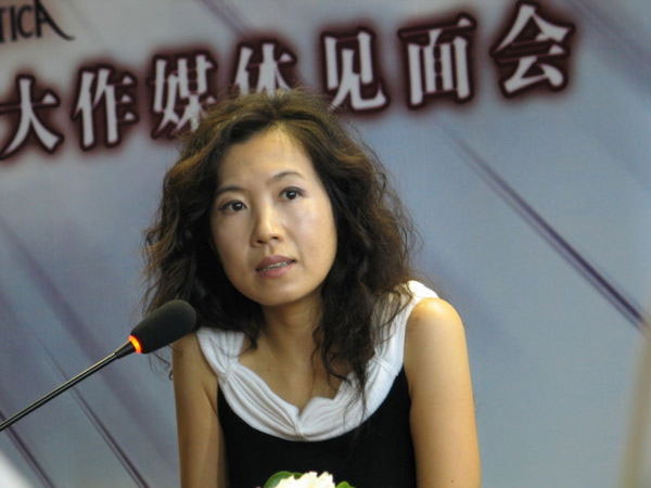 发布会记者拍摄九城美女ceo陈晓薇素颜照曝光