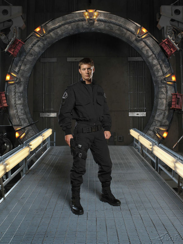 关于詹森阿克斯演的生化危机4里面的里昂求剧照