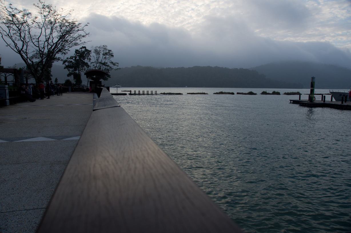 黄昏下的日月潭