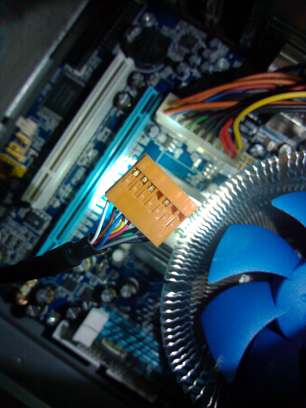 原先老电脑的前置音频线是13孔的现在换主板了是9针的了请问怎么接