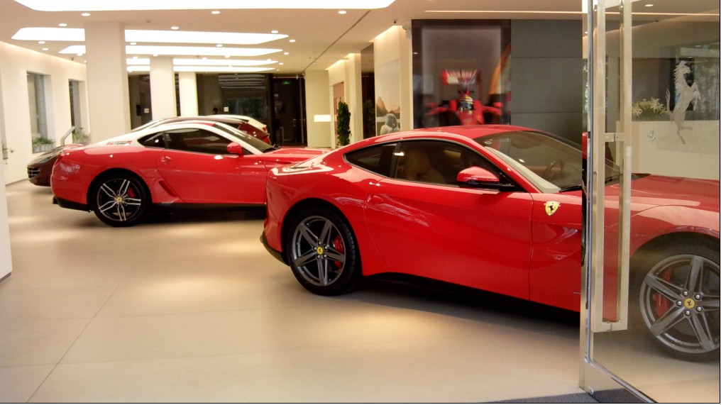 真吊丝无双前阵子去杭州路过南山路新开张法拉利玛莎拉蒂4s店都没敢