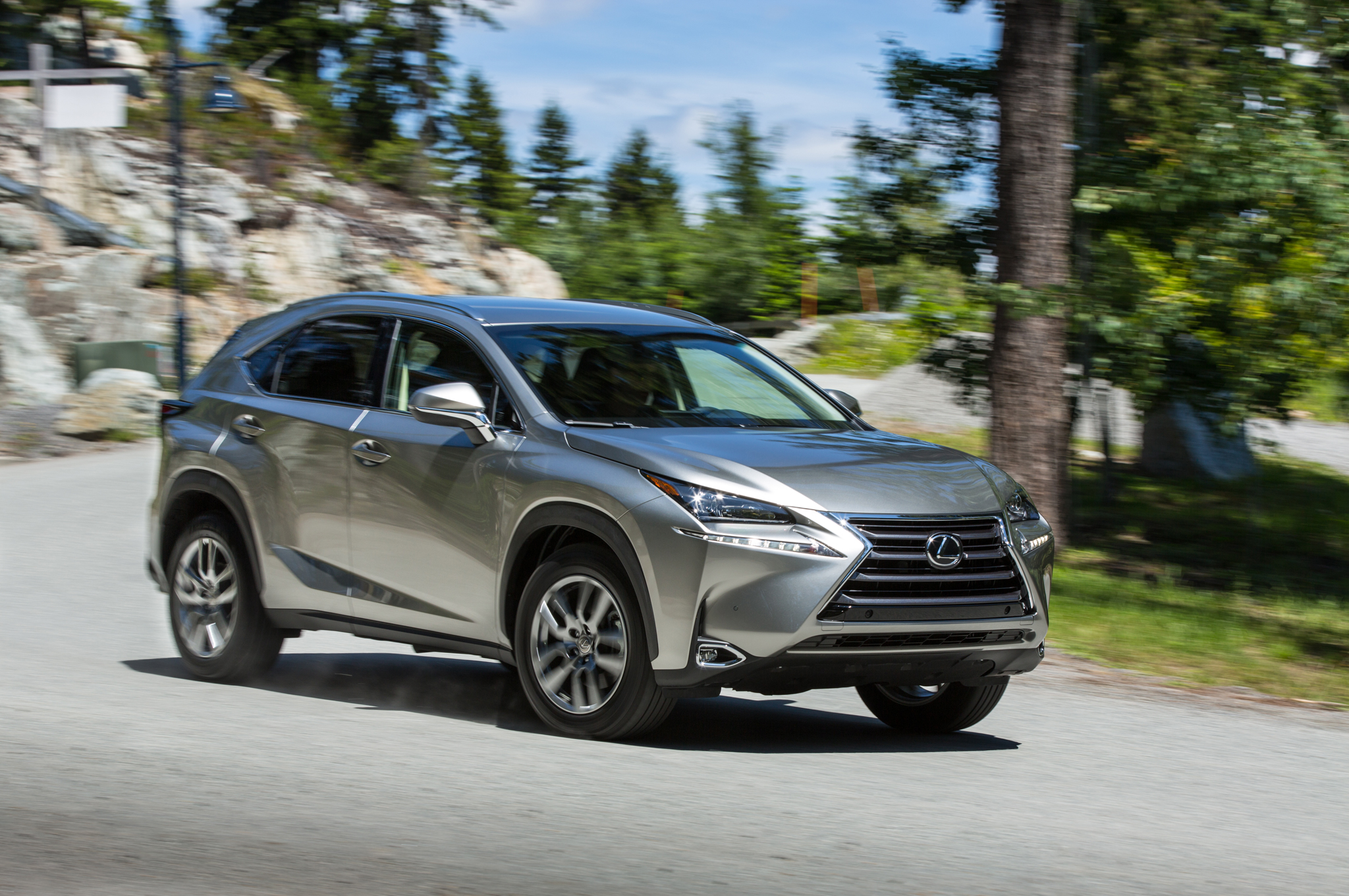 雷克萨斯nx300h参数表,nx300雷克萨斯报价 2015雷克萨斯nx200tnx300h丰田把狂霸和明骚都给了雷克萨斯