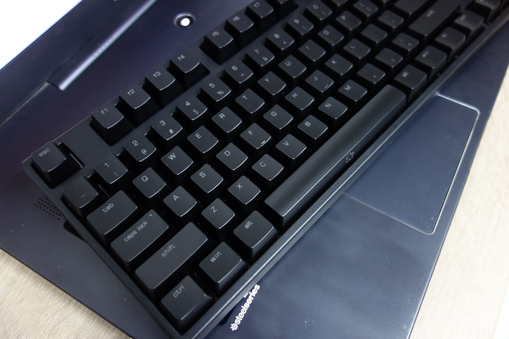 kbtalking one 108 白色橙光奶轴/黑色白光绿轴机械键盘 开箱 渣图