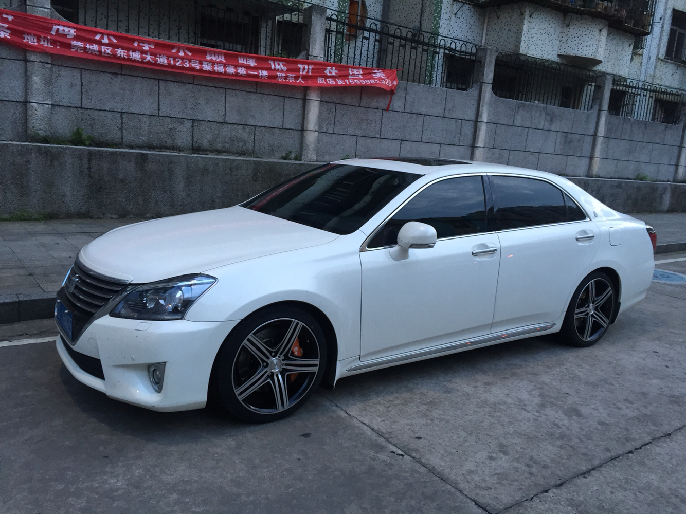 皇冠vip改装谁说屌丝皇冠是老人车