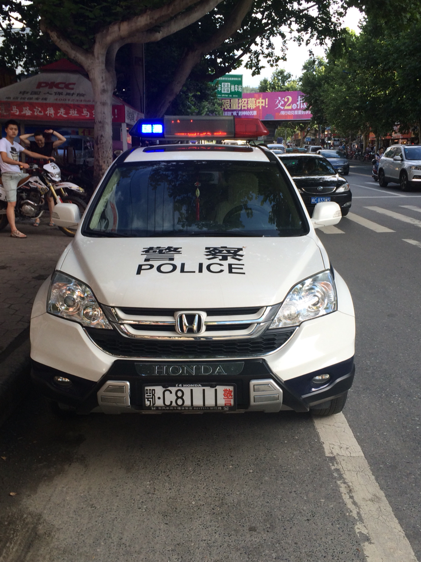 卧槽这个crv看的有点帅啊大家所在城市警车一般是啥牌子呢