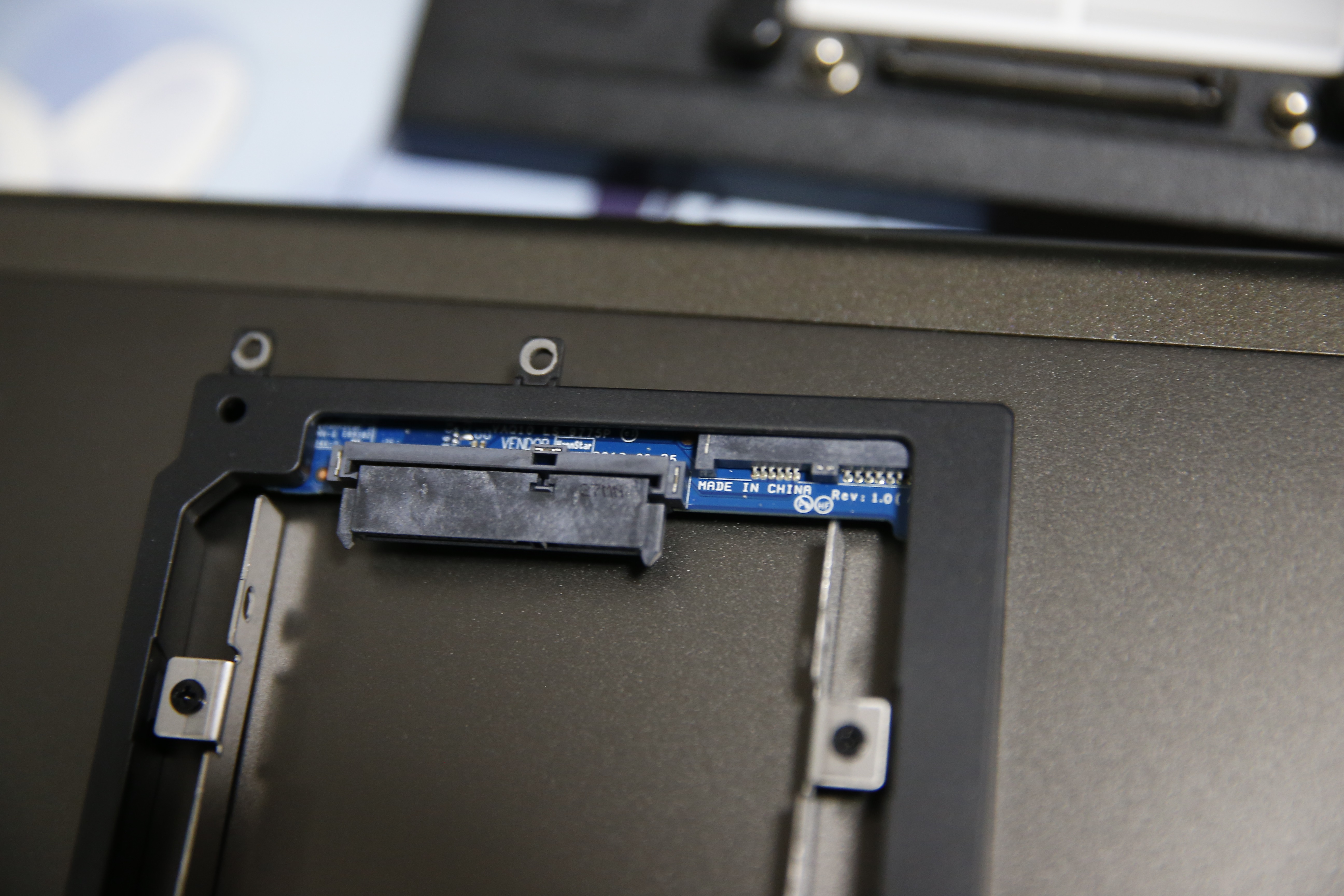 作业贴笔记本dellm6800原厂光驱位硬盘支架配件号hfjkdssd简单测试