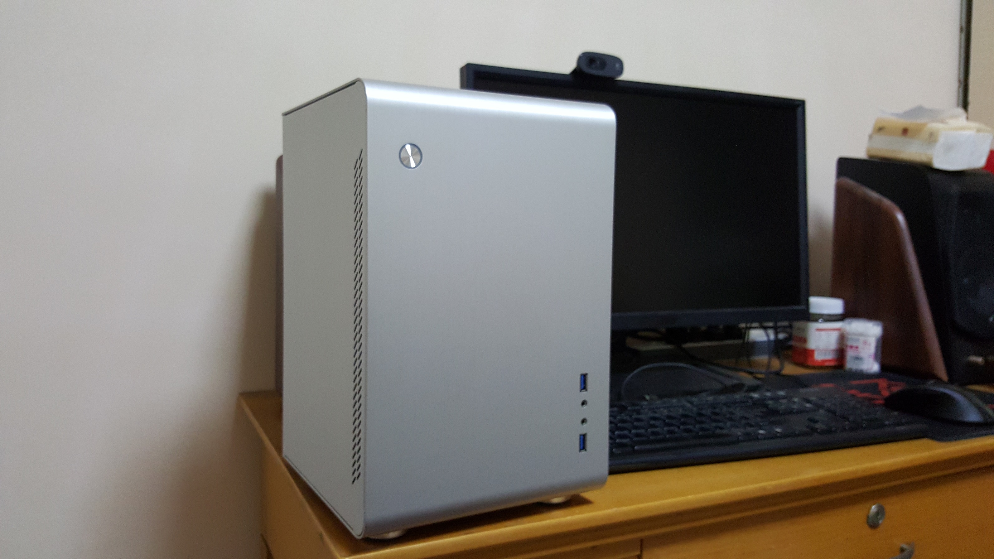 作业贴乔思伯u2itxb150凤凰i76700k970itx完工放上作业温度性能测试