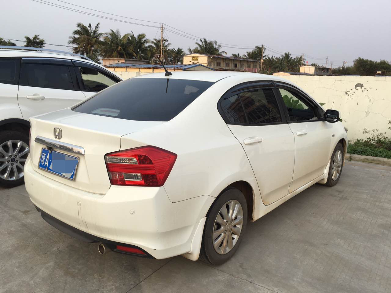 关于车后盖标志问题