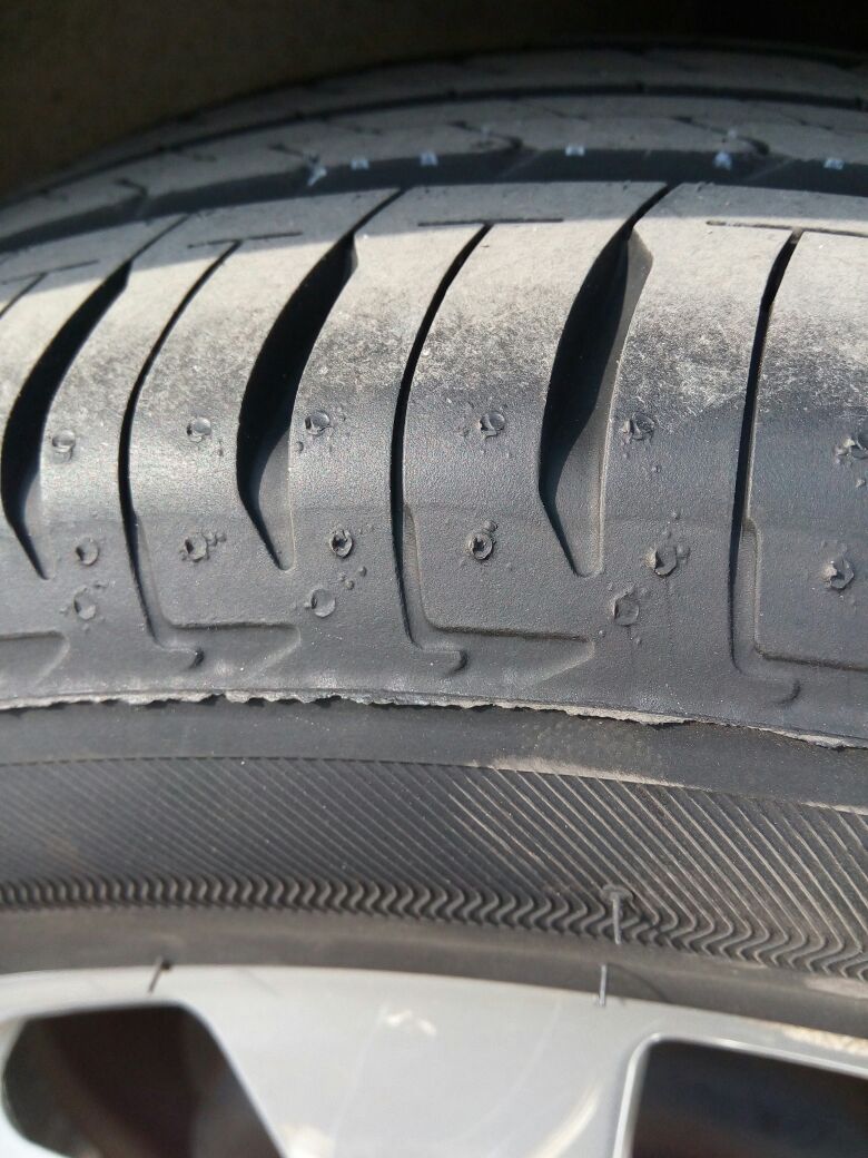 京东买的轮胎安装师傅说质量不好帮忙看看这一圈是什么胎毛