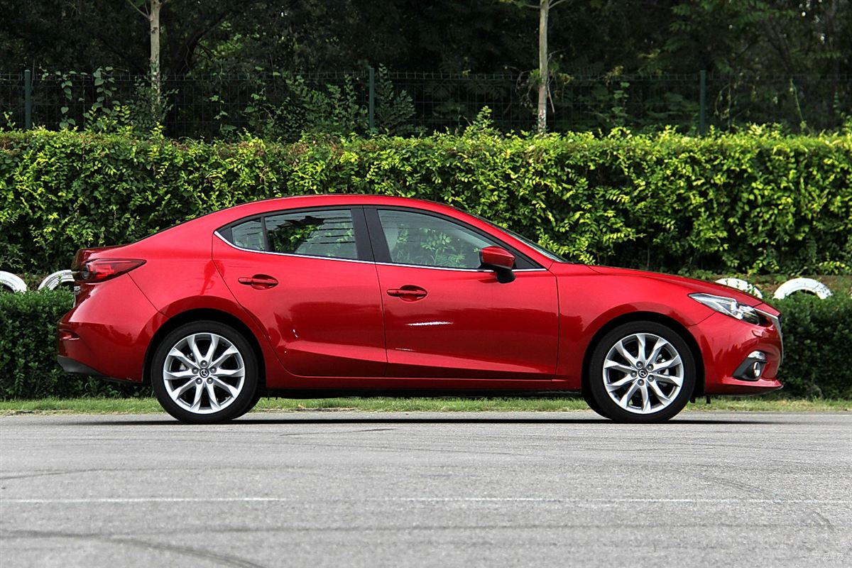 现在在街上看车就看c柱有没小三角窗