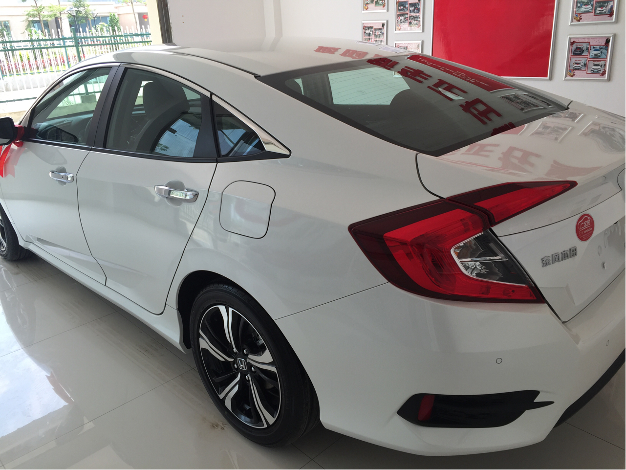 [车版专栏-提车作业]趁着多人发作业～思域白色尊贵