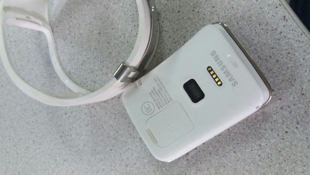 300多入手的洋垃圾三星gears手表