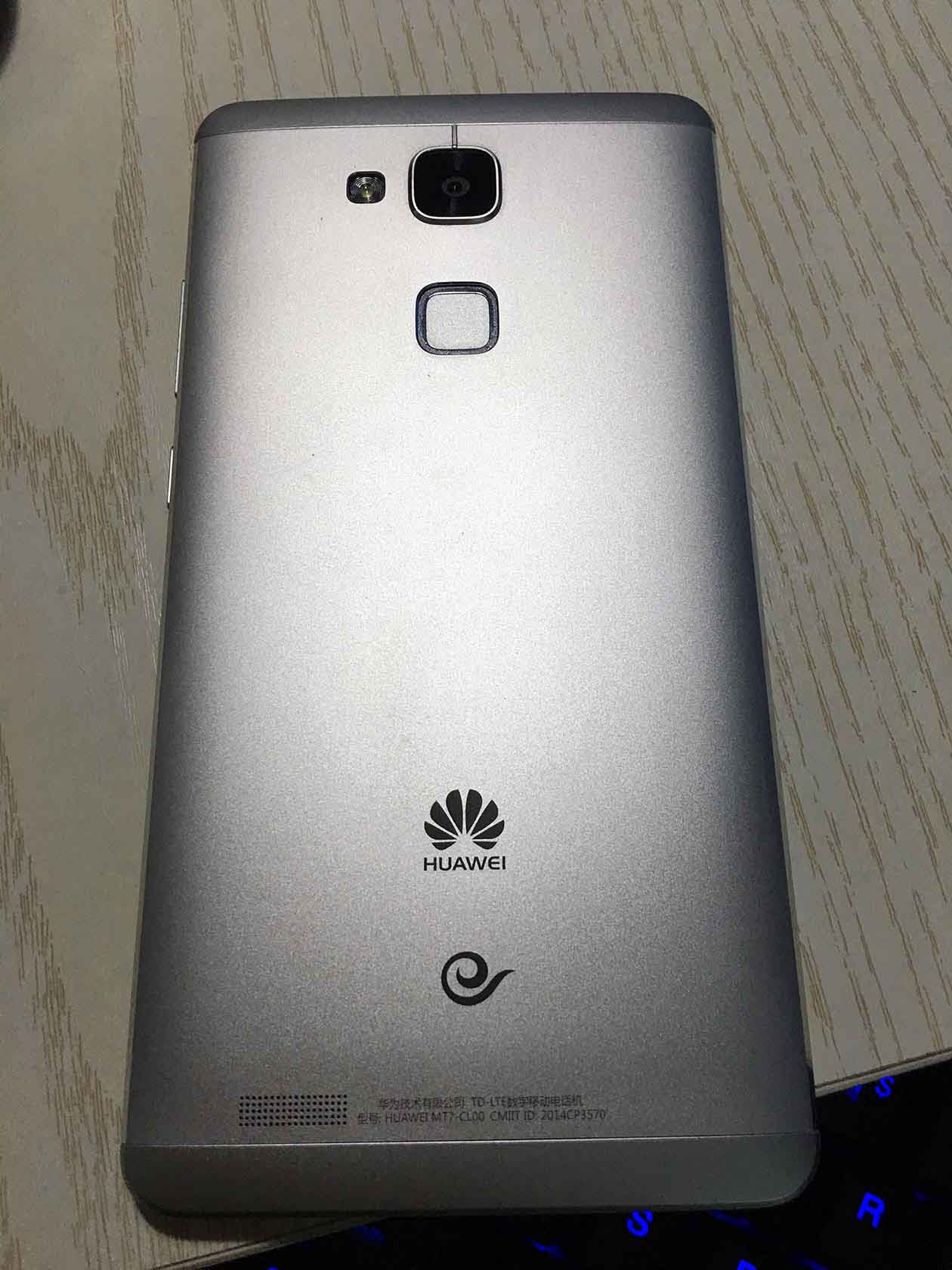 手机平板华为mate7电信版银色标配900软妹币