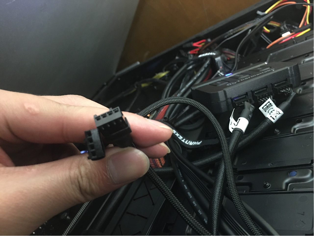 [硬件求助]蛋疼了 风扇的4pin线不够长 怎么破