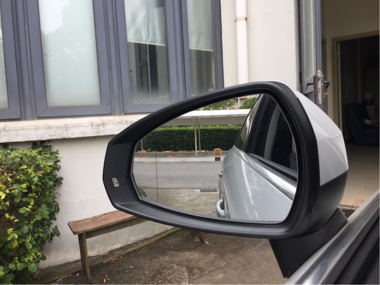 又来猜车了 后视镜