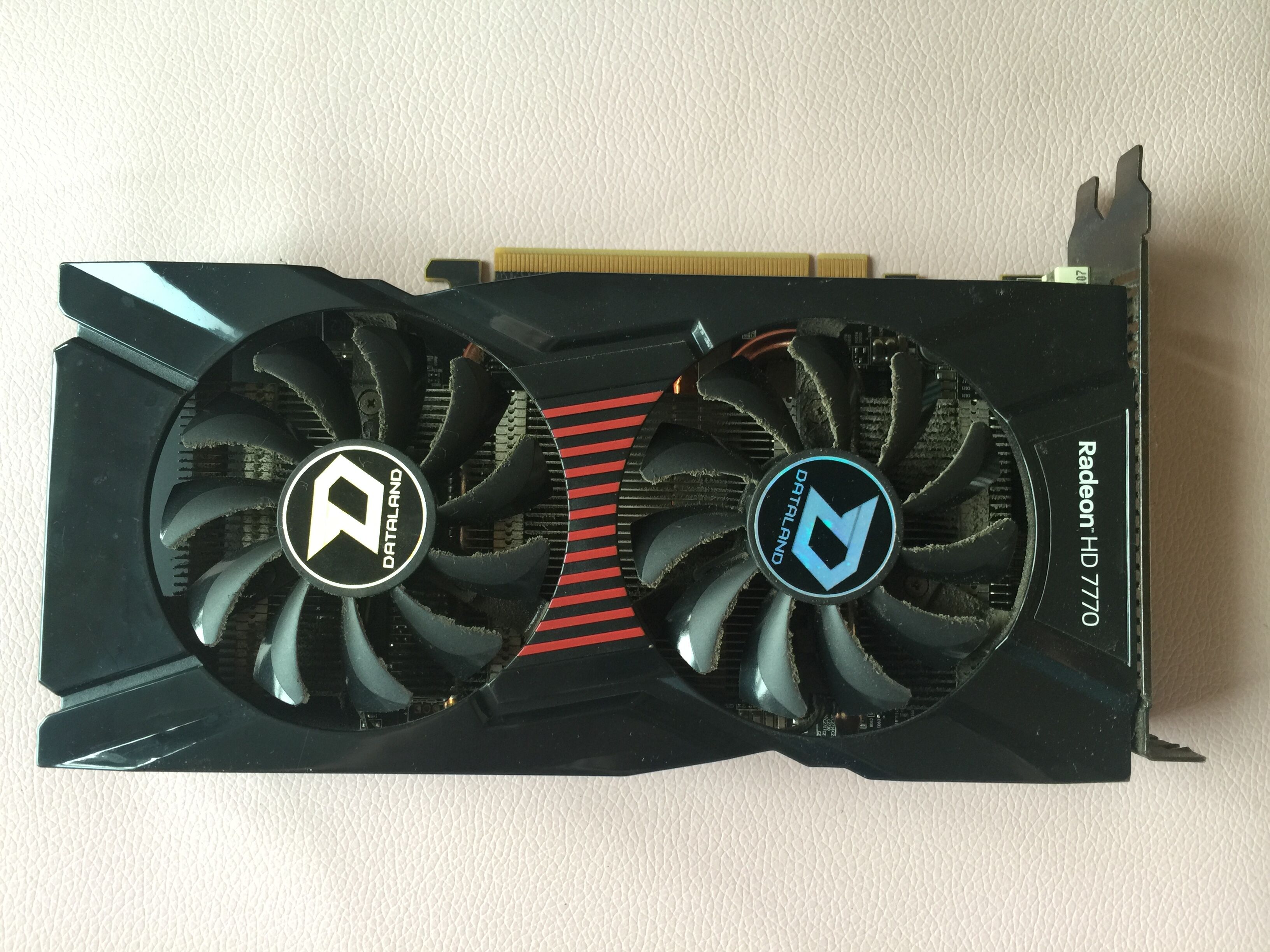 已出电脑硬件出售2根4g内存条1个迪兰恒进酷能hd7770显卡