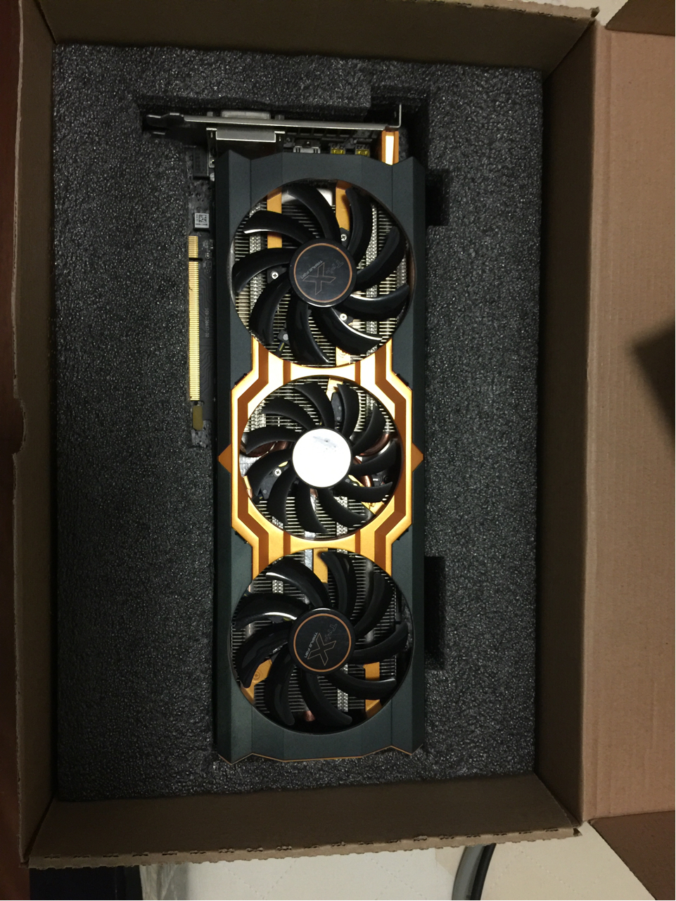 [电脑硬件] 出自用蓝宝石毒药280x,i7 950及华硕gtx480(更新显卡图