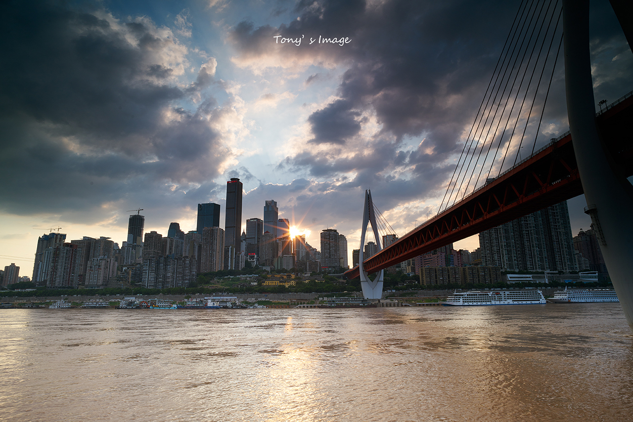 摄影专贴一半是海水一般是火焰照不完的重庆南滨路