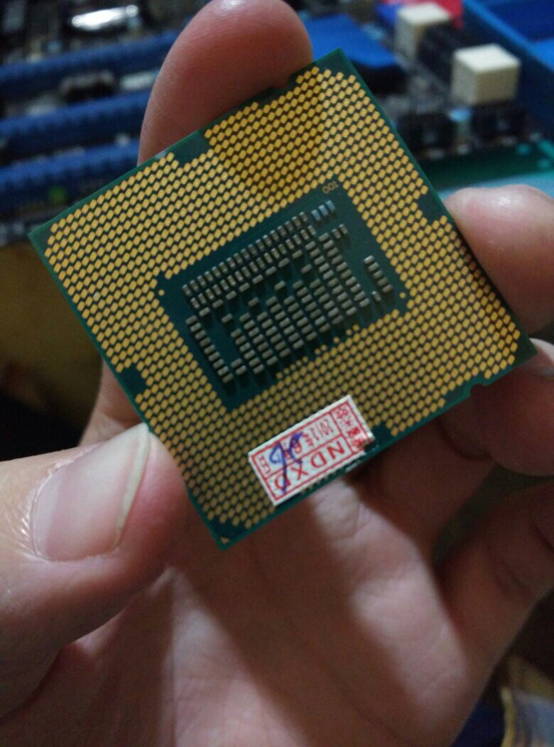 用直到有一天想装显卡发现显卡用不了检查了好久才发现是触点被贴住了