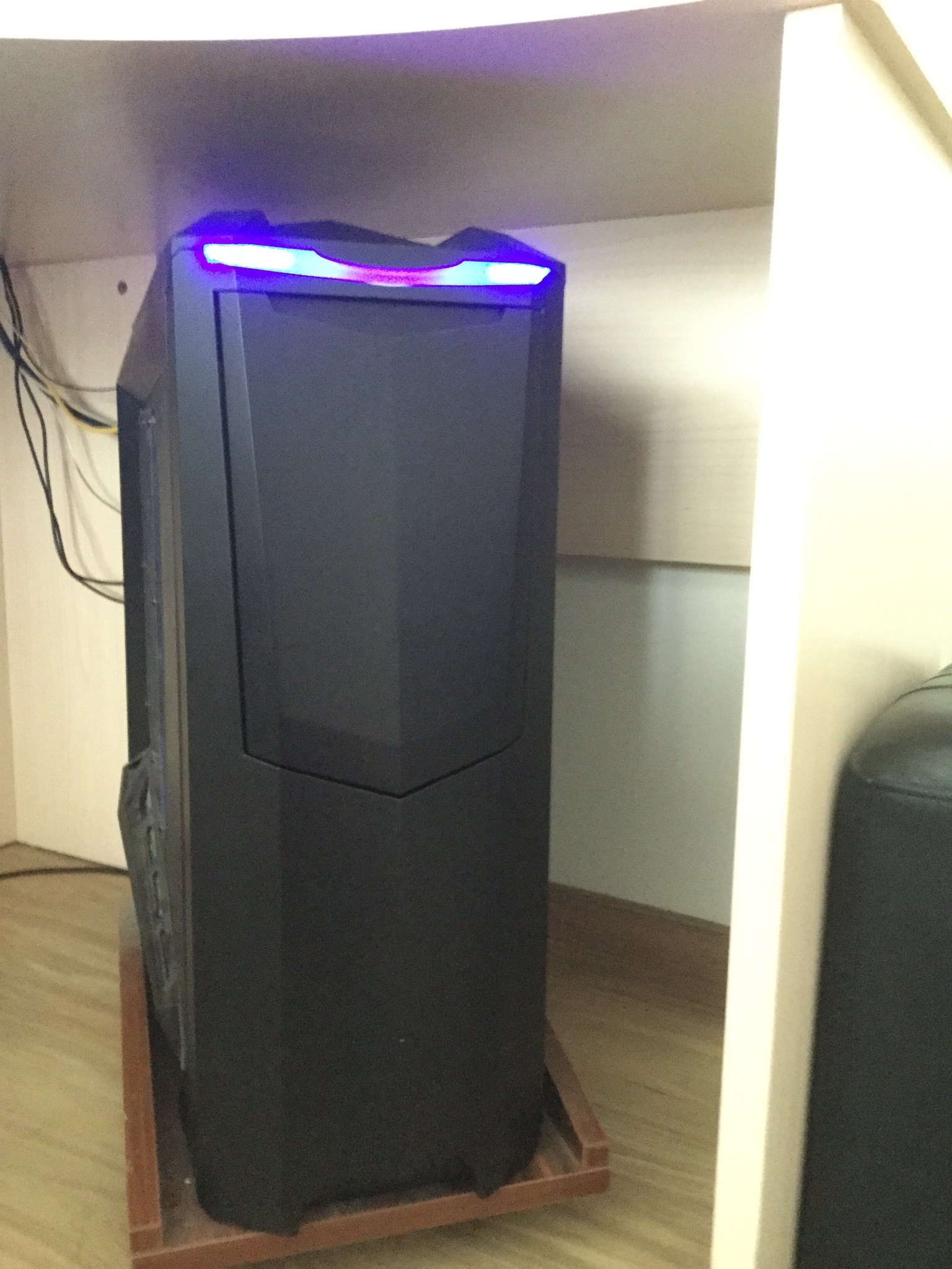 [电脑硬件]出个乌鸦1机箱