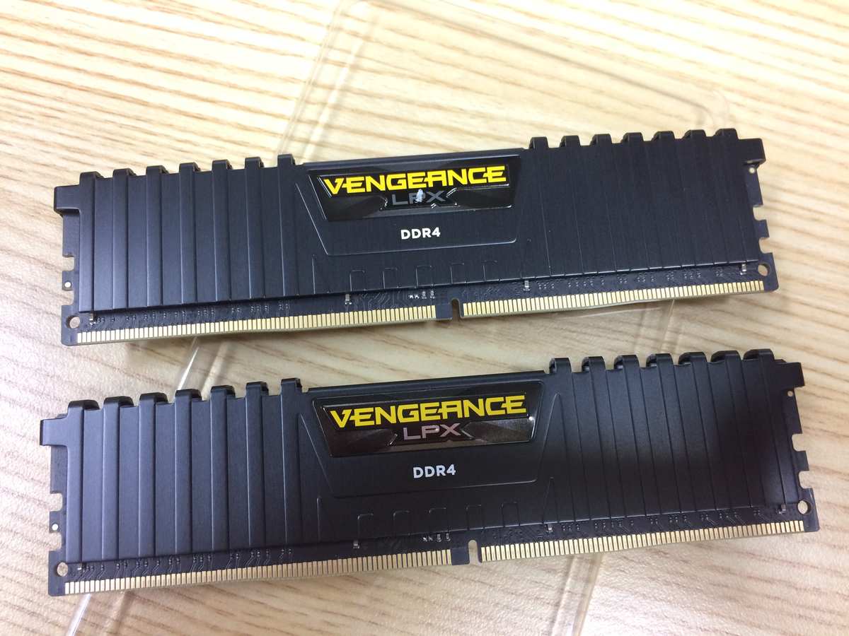 电脑硬件出海盗船复仇者ddr42400hz8g2内存暂出