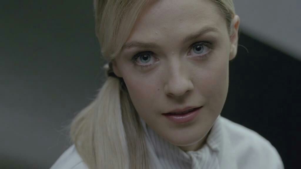 西部世界第二集拿走水杯的妹子有人认识吗