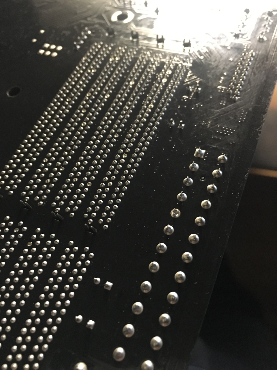 硬件讨论大家来看看这到底是正常现象还是做工渣华擎主板焊点