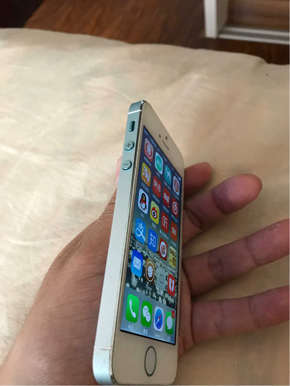 [手机平板]出一部电信iphone5 湖蓝色 可用4g