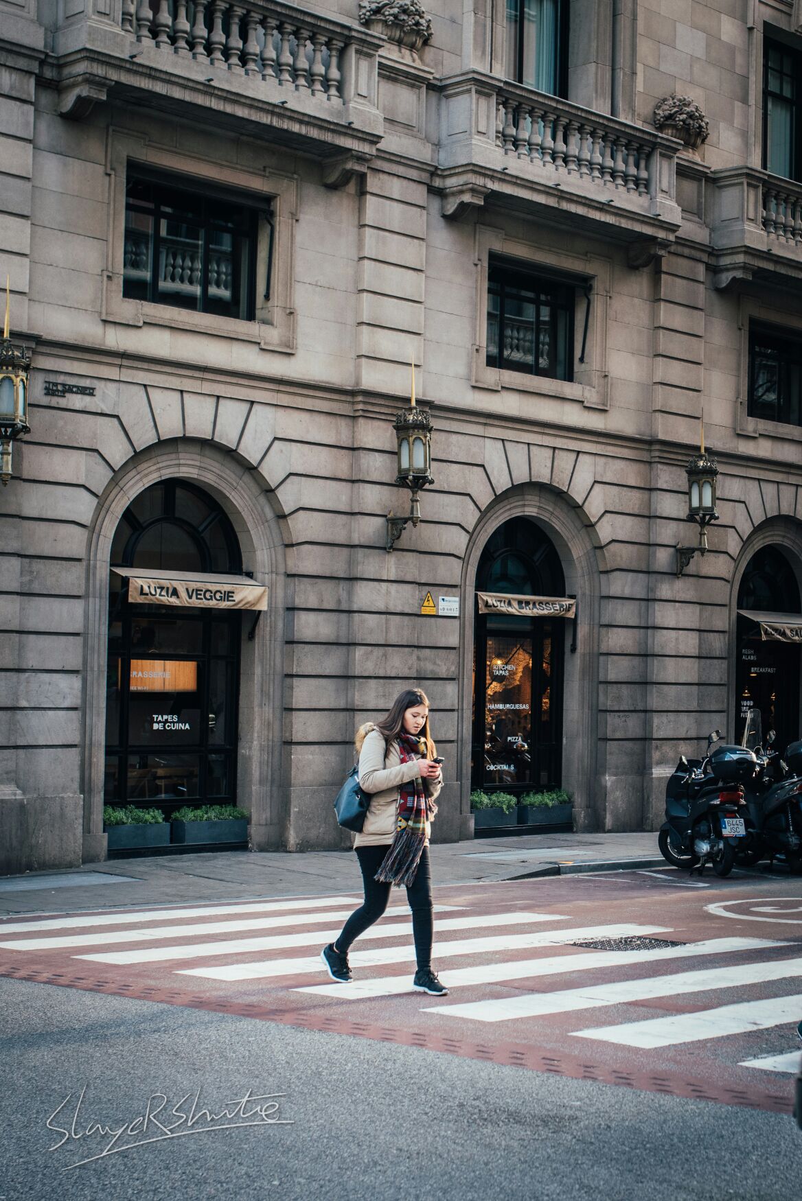 [旅行和旅行的故事]巴塞罗那街拍分  第二次更新!今日美女较多!