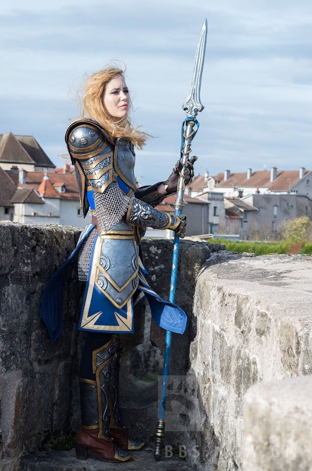 搬运多图俄罗斯女玩家cos暴风城卫兵