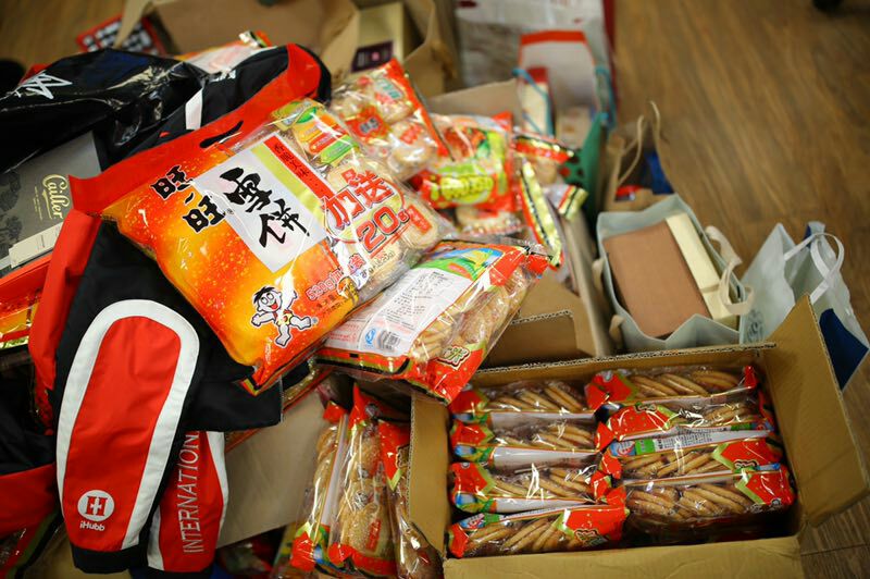 厉害了,edg基地有好多零食,旺旺月饼好评!