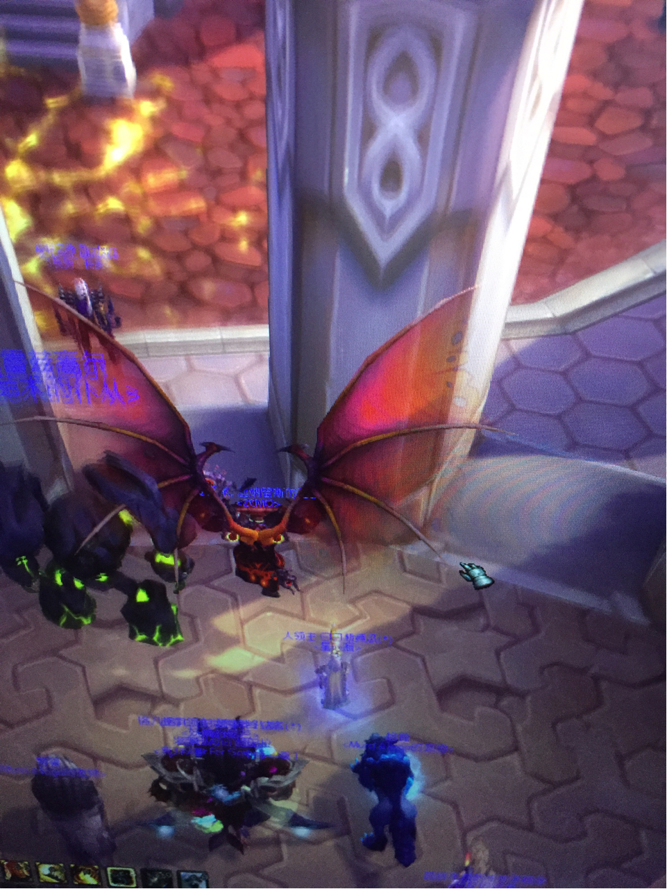 术士的t20头特效也继承了t6啊不过比t6的翅膀更大一些