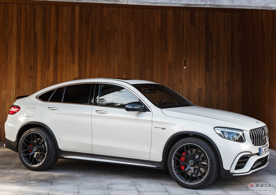奔驰在洗剪吹的道路上越走越远了奔驰发布全新性能suv车型amgglc63glc