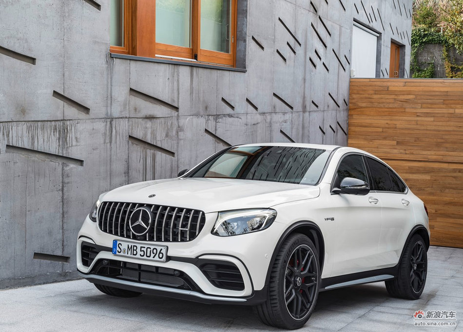奔驰在洗剪吹的道路上越走越远了奔驰发布全新性能suv车型amgglc63glc