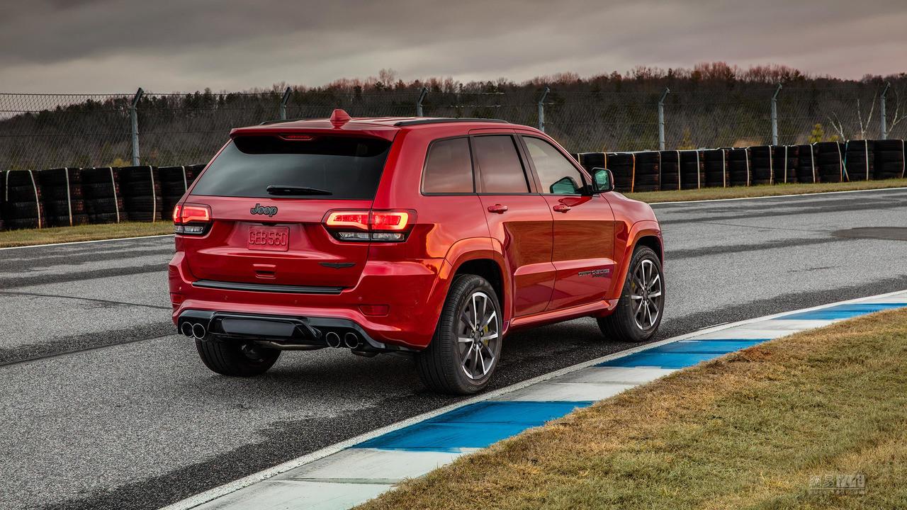 jeep发布全球最强最快suv:大切诺基"赛道鹰"trackhawk 3.