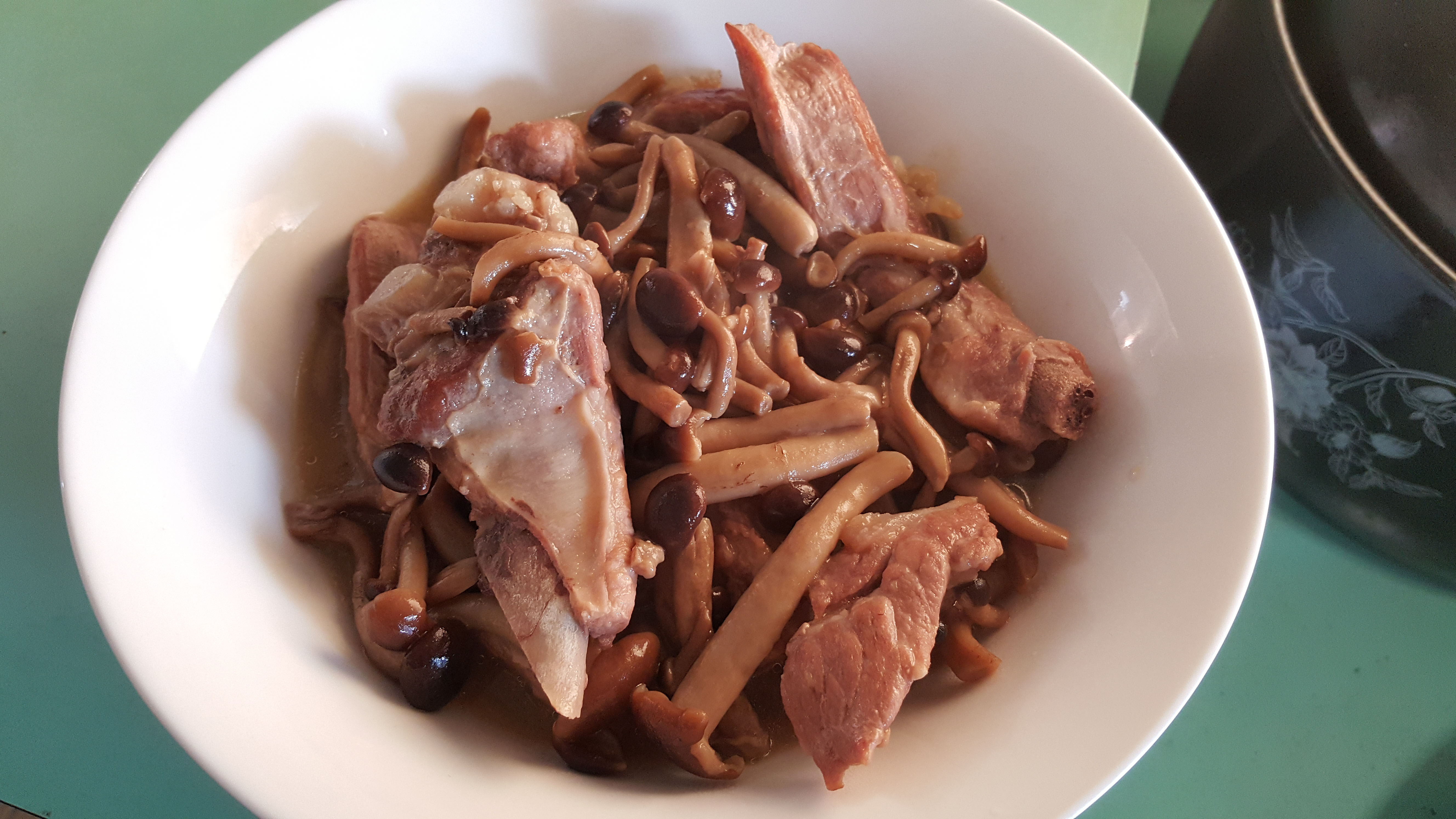 美食区春活超简单茶树菇炖排骨