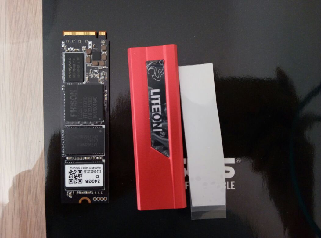 建兴的t10ssd带的这个白色橡胶条是怎么用的