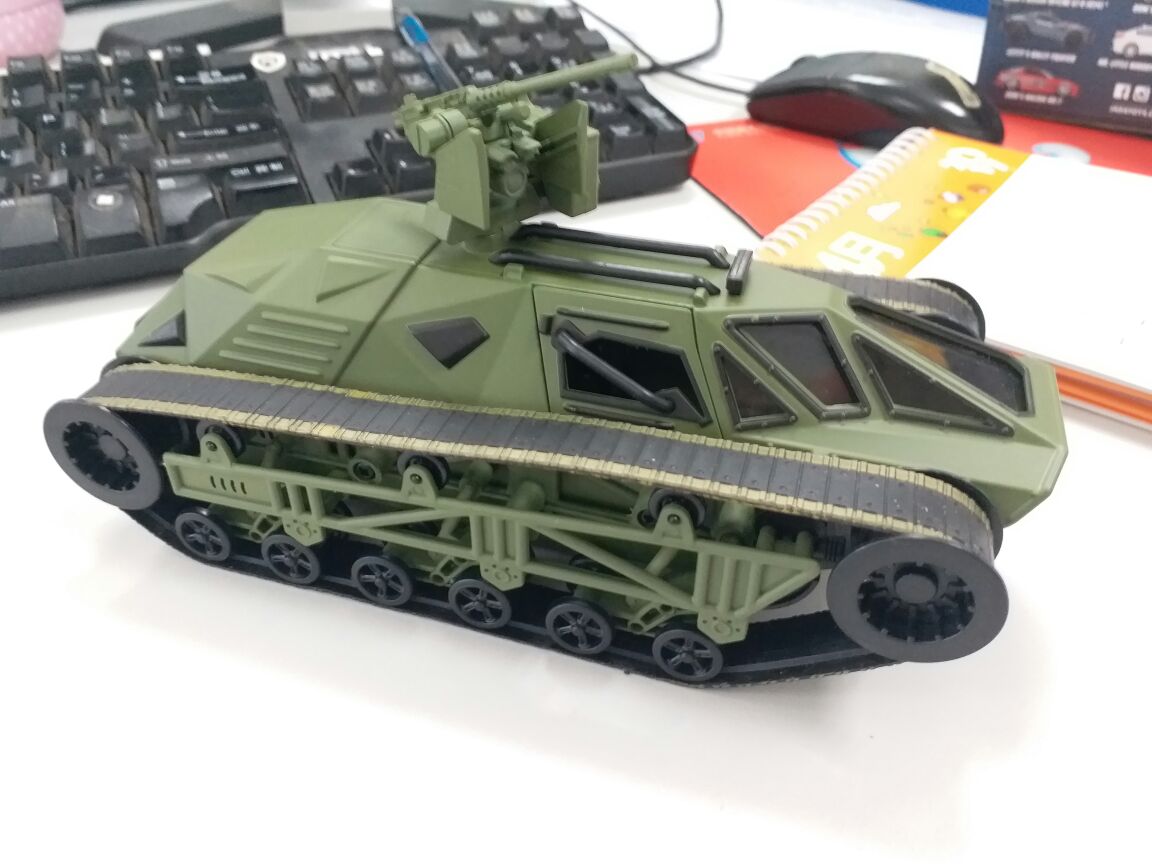 车版首提速度与激情8 ripsaw ev2 高速装甲战车