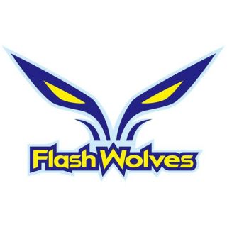 我发现闪电狼的战队标志很像燃烧军团的标志