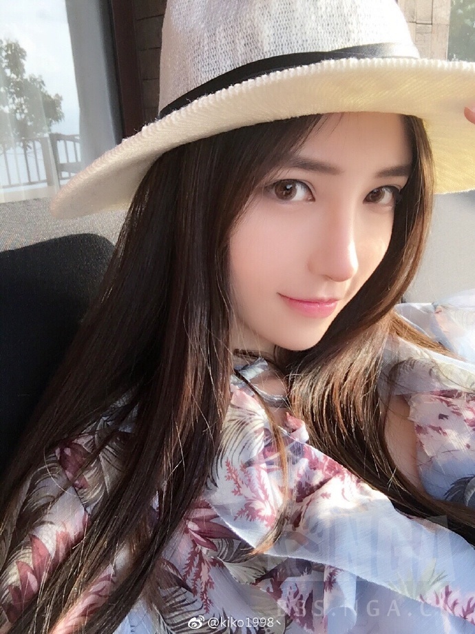 sli 分析台 战神七左边的女主播是谁啊