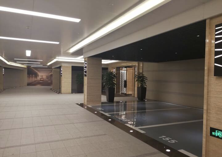 引用自微博: 某项目车库品质,单价10万精装,旁边二手9万.