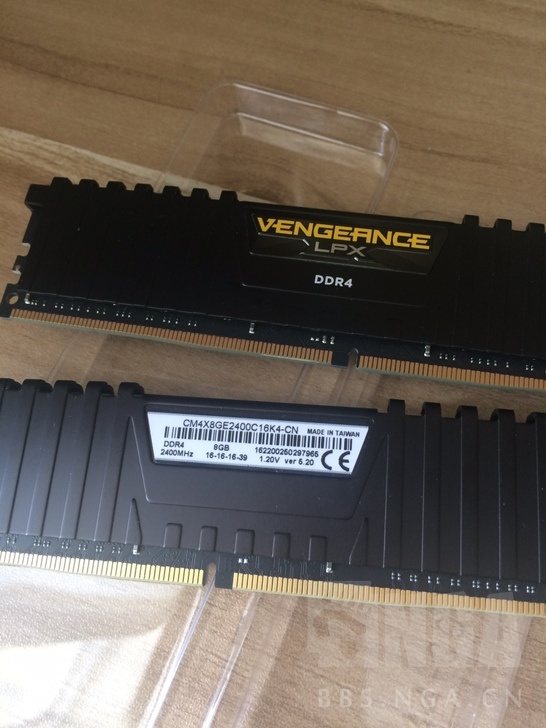 电脑硬件海盗船ddr424008gx2内存条一套另有e3主机一台u2412显示器