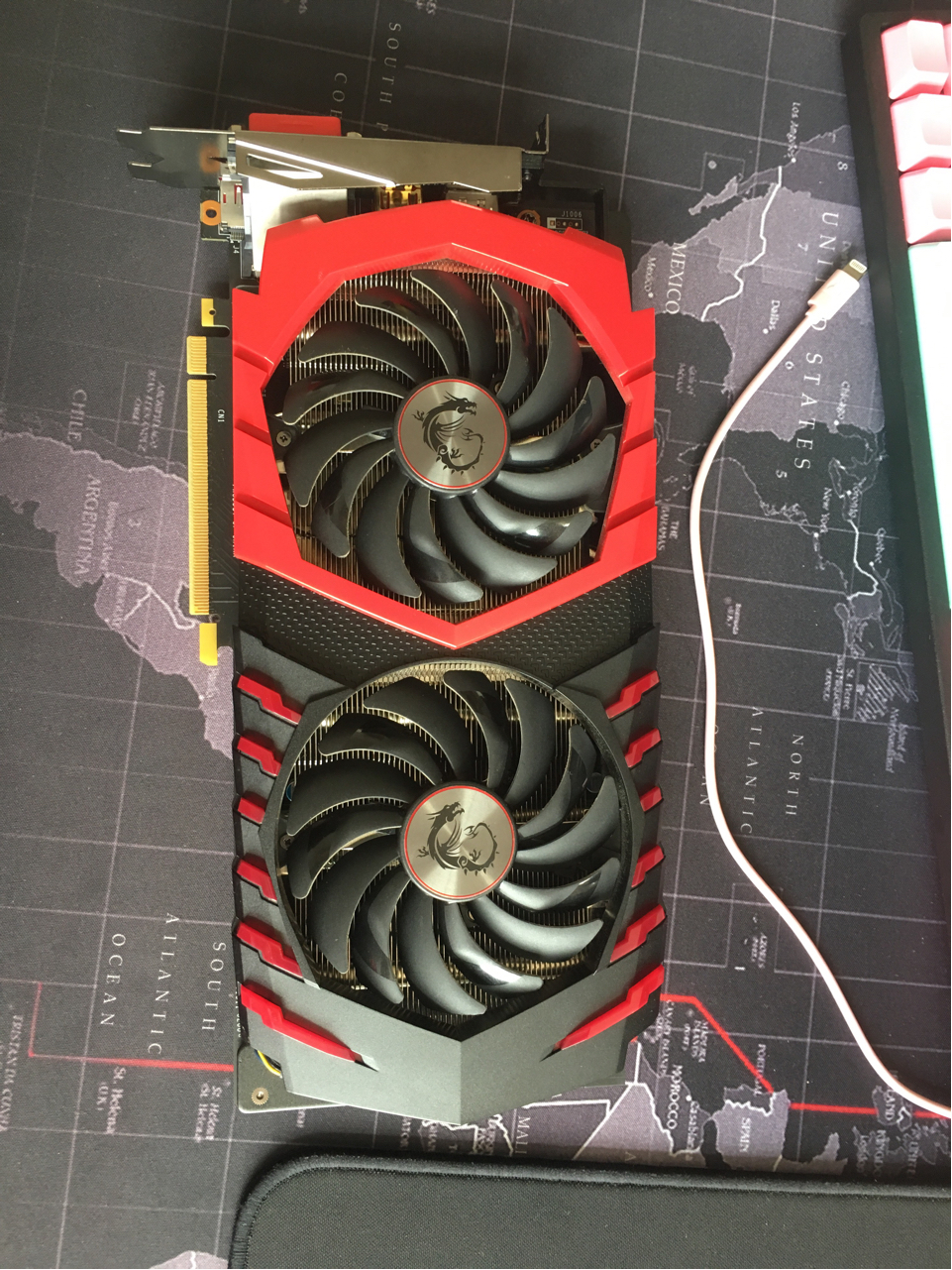 电脑硬件出微星红龙1066