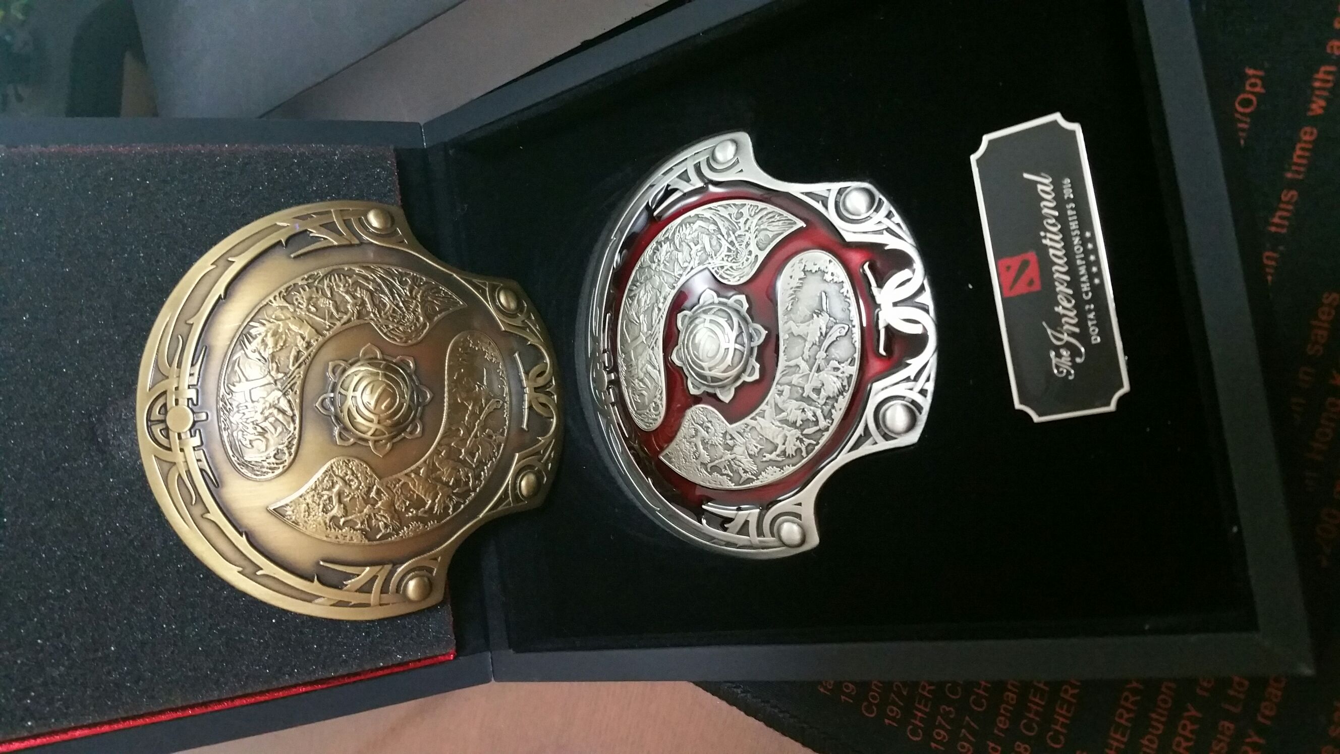 问下冠军盾这东西值钱么制作怎么样