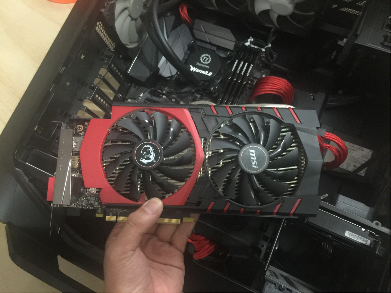 已出电脑硬件出两块微星gtx970gaming显卡