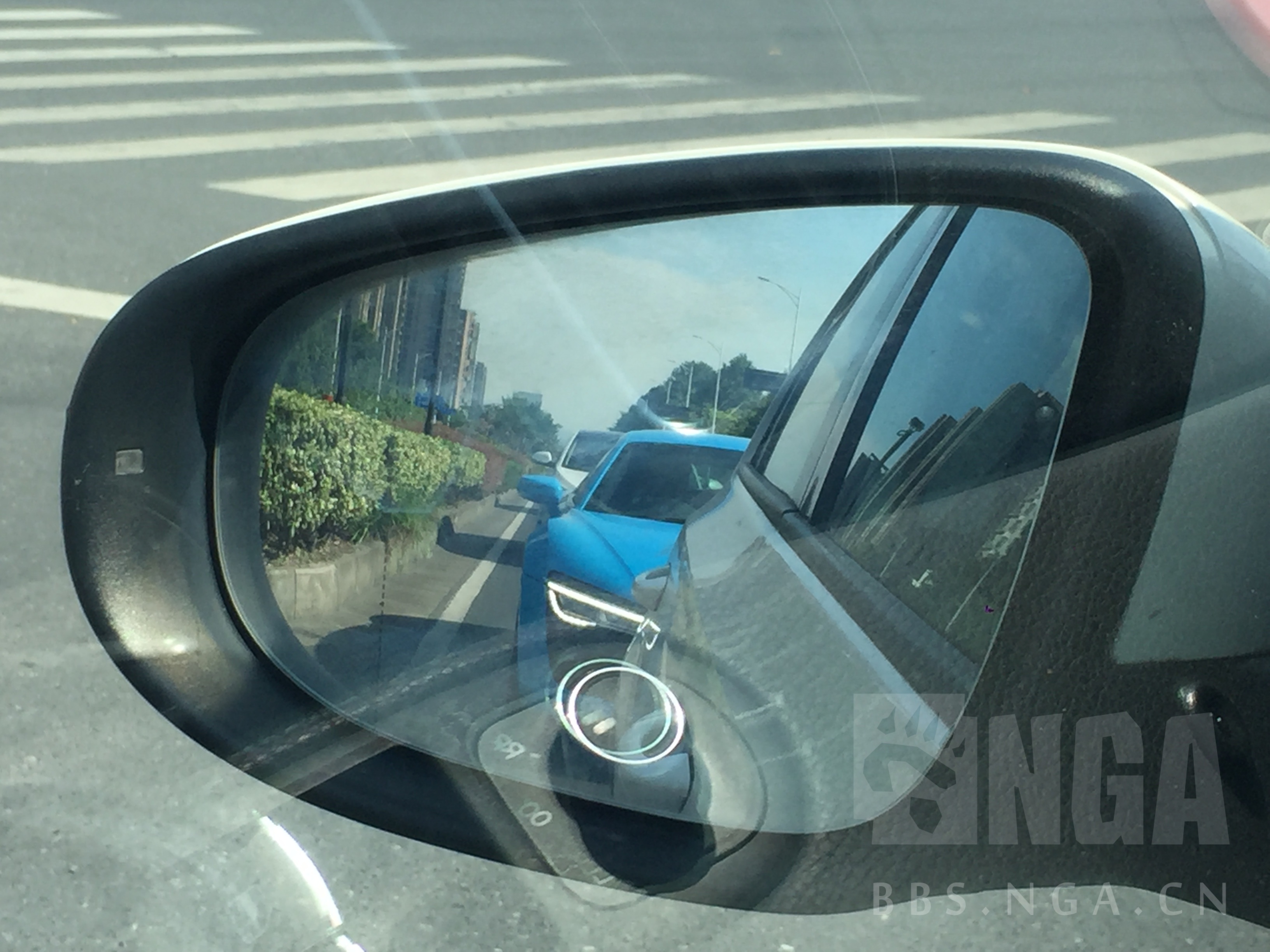 猜车只服这里路上偶遇一辆很好看的轿跑对不上是哪个啊