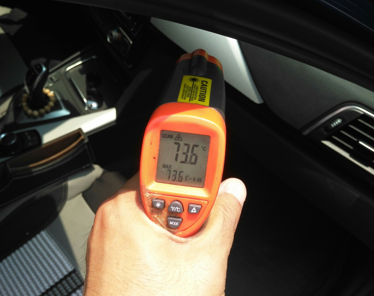 晒一下现在车内温度!(正在开车的朋友请不要拍照!