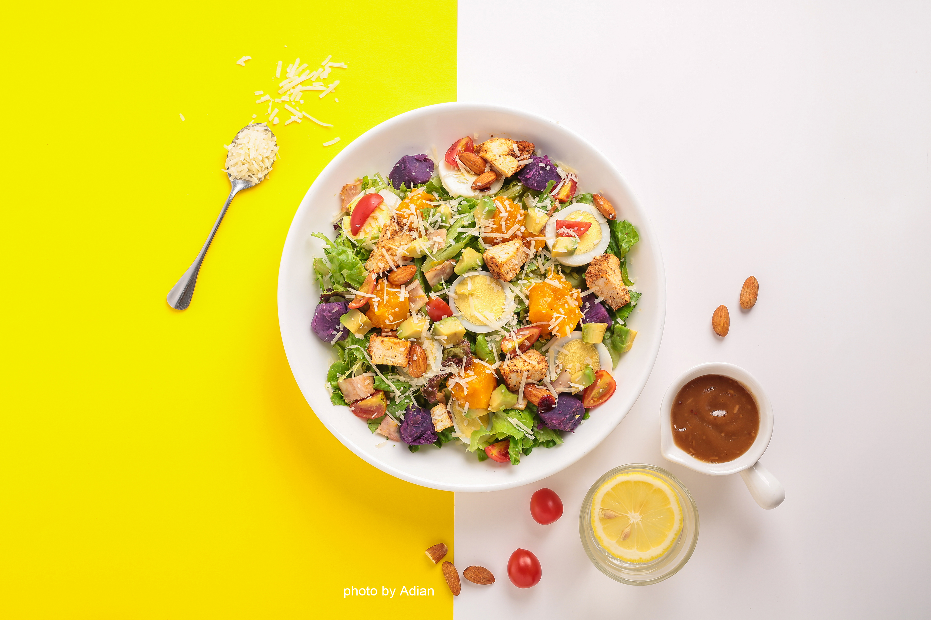 料理摄影不是很容易吃胖点的沙拉