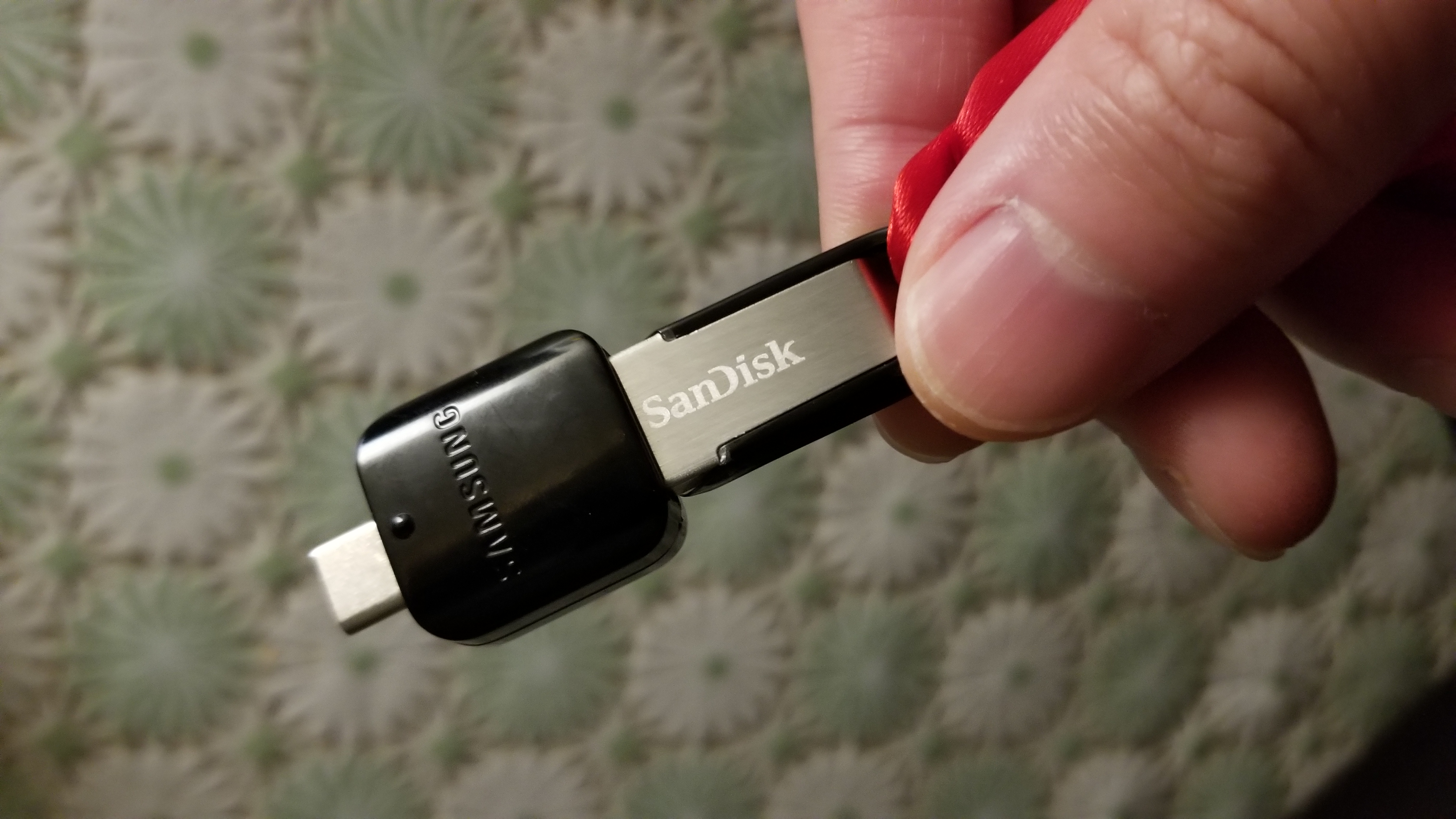 三星手机送的这个usb转typec的转接器很实用啊