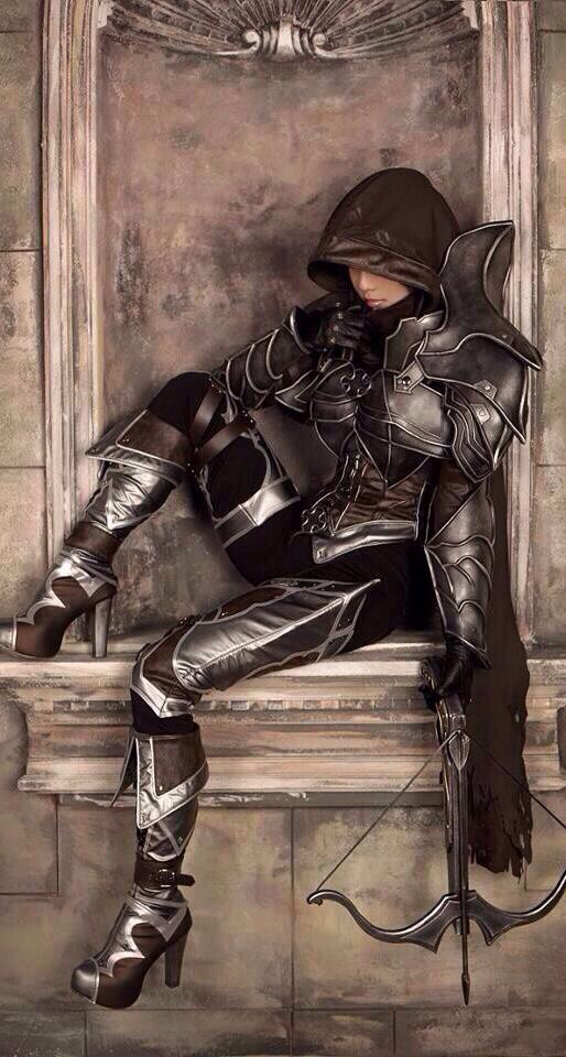 求个圣教军的手机壁纸就是一个女的提着锤子和盾牌眼神超美的壁纸